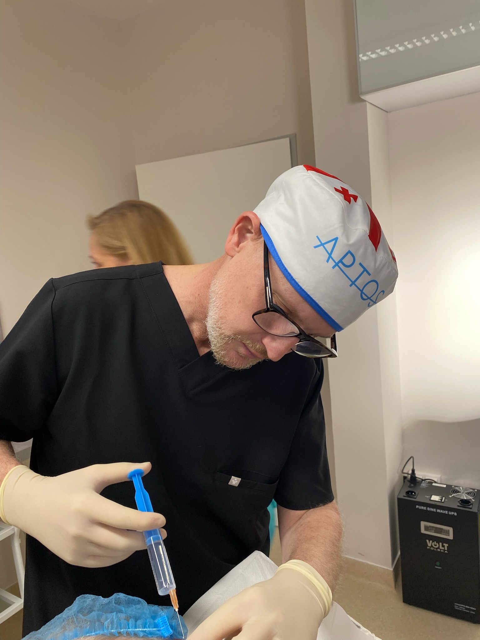 szemöldökemelés profi kezekben