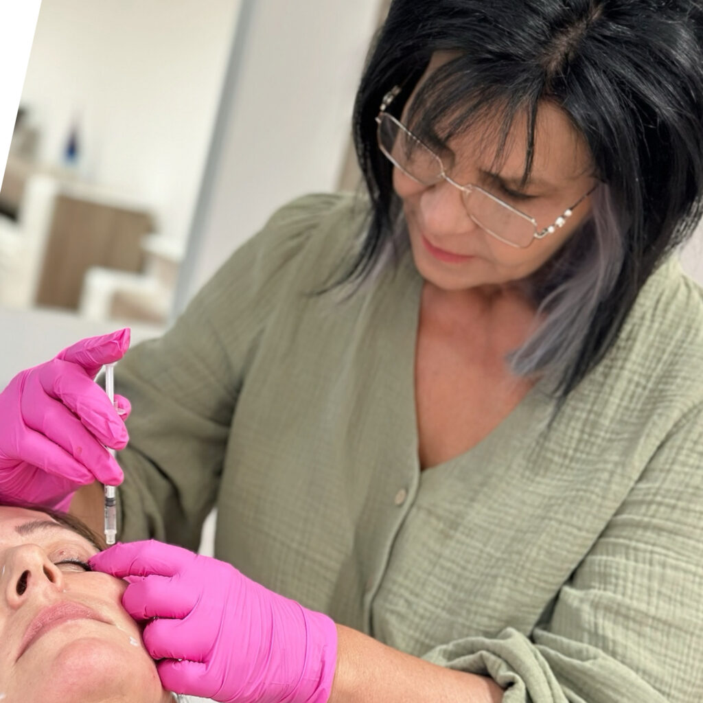 Botulinum toxin kezelés természetes mimika megőrzésével a homlok, glabella és szemkörnyék területén